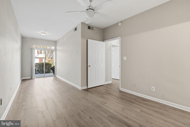 Building Photo - 9212 Azure Ct