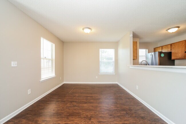 Building Photo - 1557 E 30th St