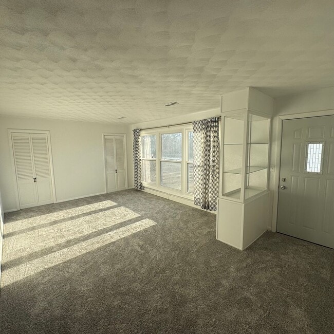 Building Photo - Spacious 3-Bedroom Home on Half-Acre Lot in Top-Rated Pleasant Valley School District!