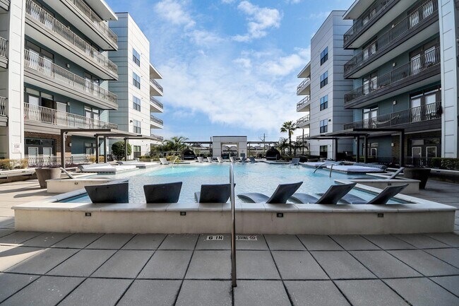 Building Photo - 5454 Washington St