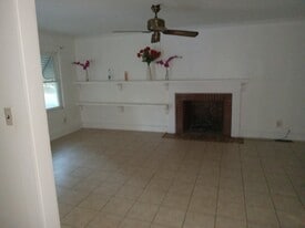 Building Photo - 443 Mulberry St