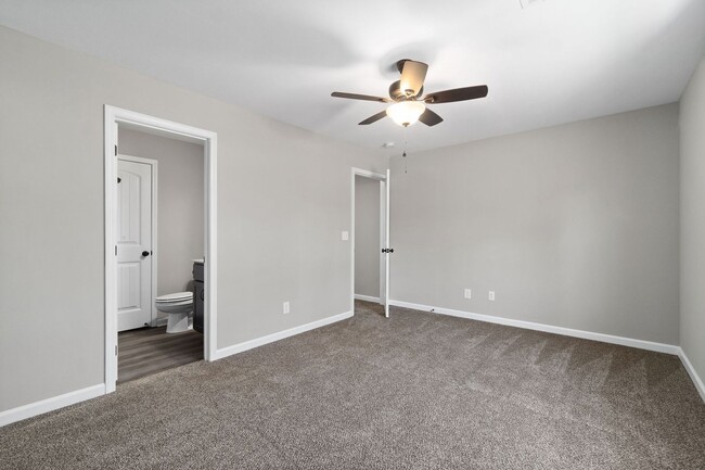 Building Photo - 499 Palmer Dr