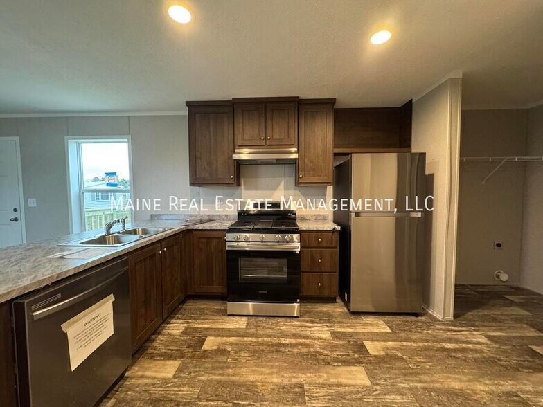 Primary Photo - 110 E St.