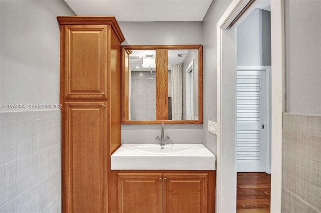 Building Photo - 2901 Dorchester Ln