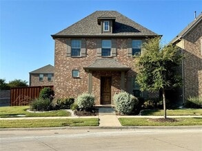 Building Photo - 1066 Fullerton Dr