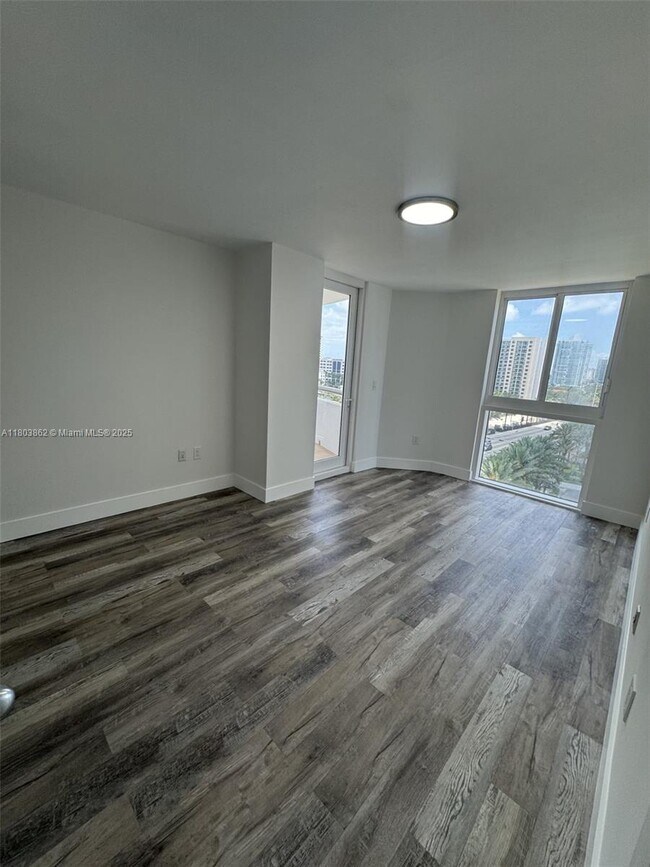 Building Photo - 15645 Collins Ave