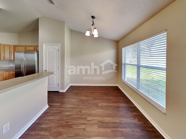 Building Photo - 1913 Southern Oak Loop