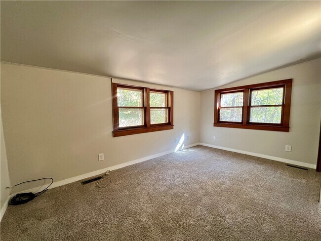 Building Photo - 872 Butterfield Ave