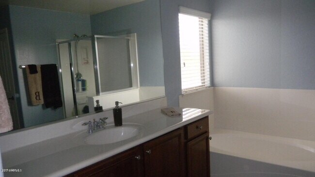 Building Photo - 3643 E Bridgeport Pkwy