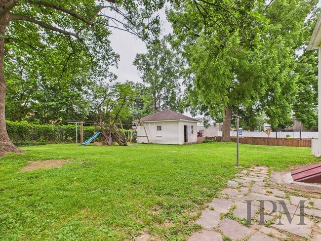 Building Photo - Available Now Beautiful 4 Bedroom Home with Garage, Central Air & Large Yard in York City.