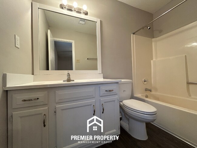 Building Photo - 3BR/2BA Home w/ Vaulted Ceilings, Brick Fireplace & 2-Car Garage in Memphis