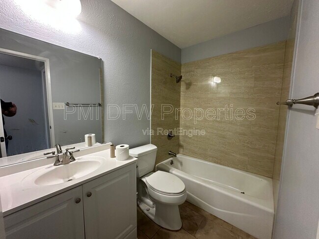 Building Photo - 417 Sandy Knoll Dr