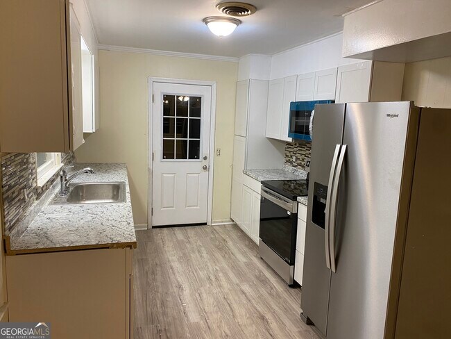 Building Photo - 374 E Monroe Ave