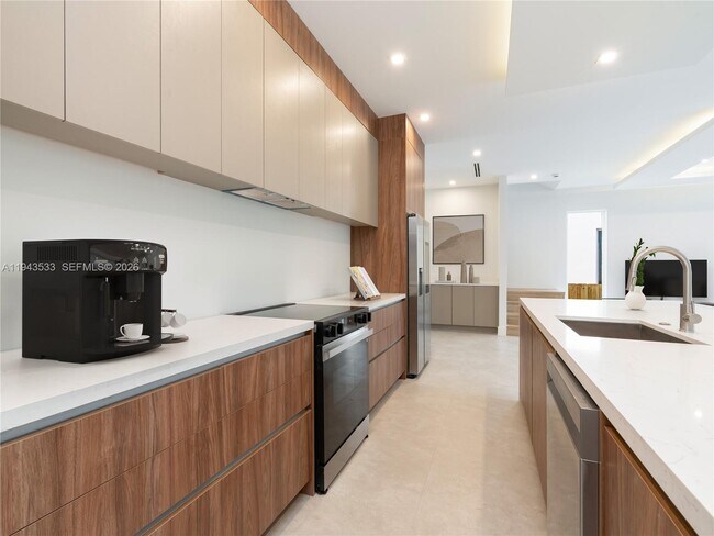 Building Photo - 1703 SW 23rd St