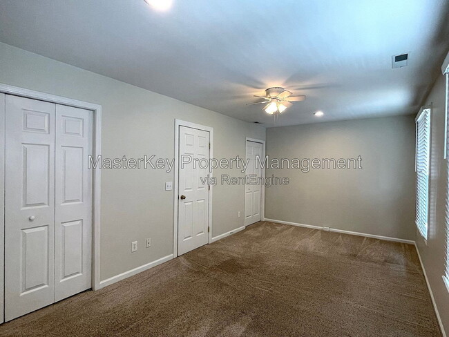 Building Photo - 323 Riverwalk Cir