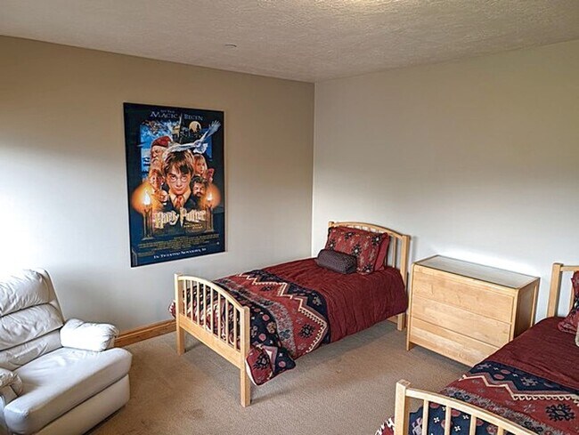 Building Photo - Beautiful Fully Furnished Jordanelle Townhome