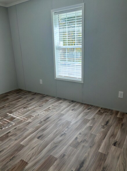 Building Photo - Room in Apartment on Lee Hy Dr