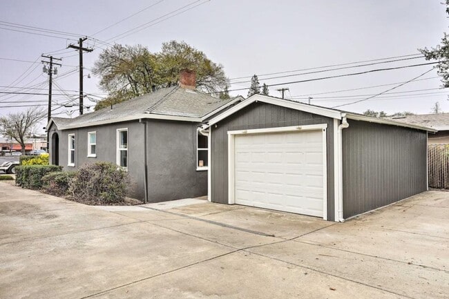 Building Photo - 9590 2nd Ave