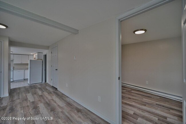 Building Photo - 200 Center St