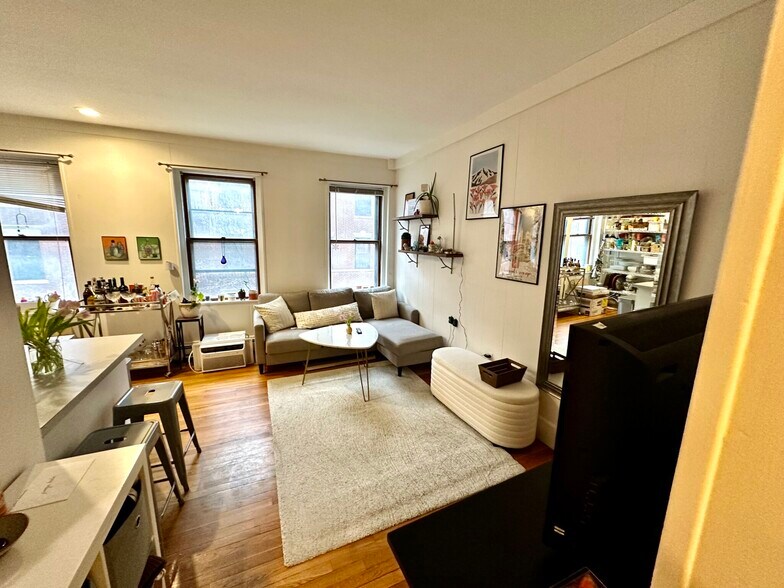 Building Photo - 90A W Cedar St