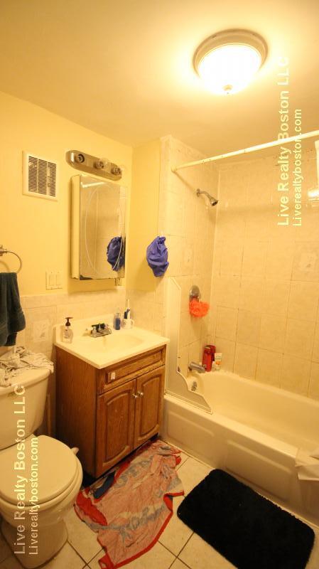 Building Photo - 448 Park Dr