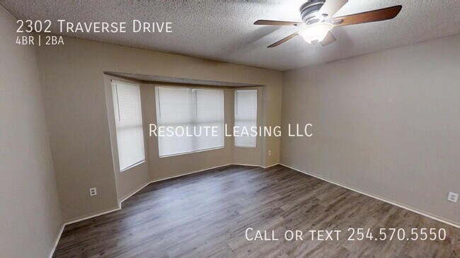 Building Photo - 2302 Traverse Dr