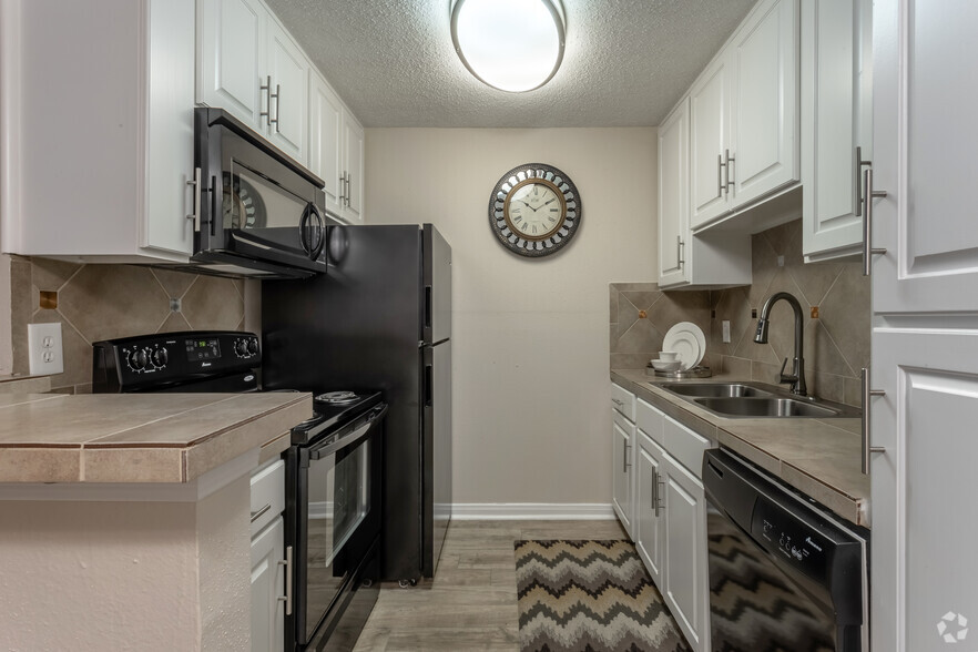 1BR, 1BA - 644SF - Kitchen - Landings At Northpoint