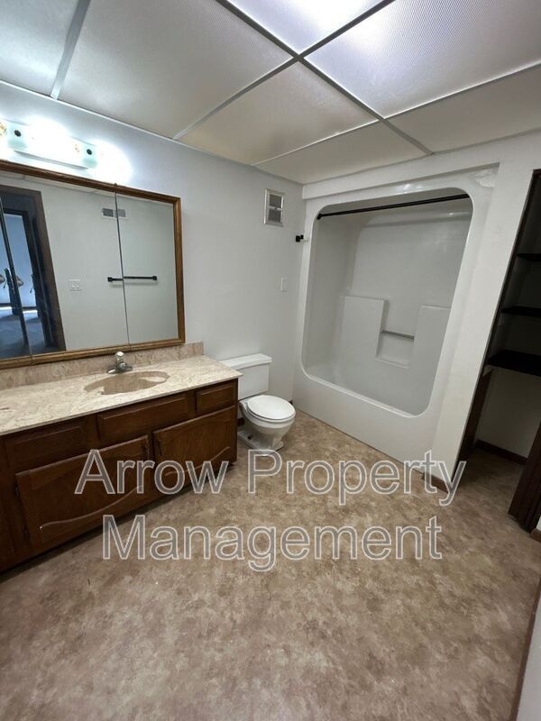 Building Photo - 203 E Arbor Ave