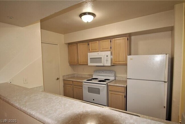Building Photo - 555 E Silverado Ranch Blvd