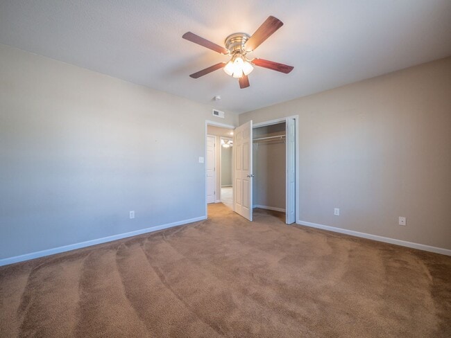 Building Photo - 212-214 E 1st Duplex