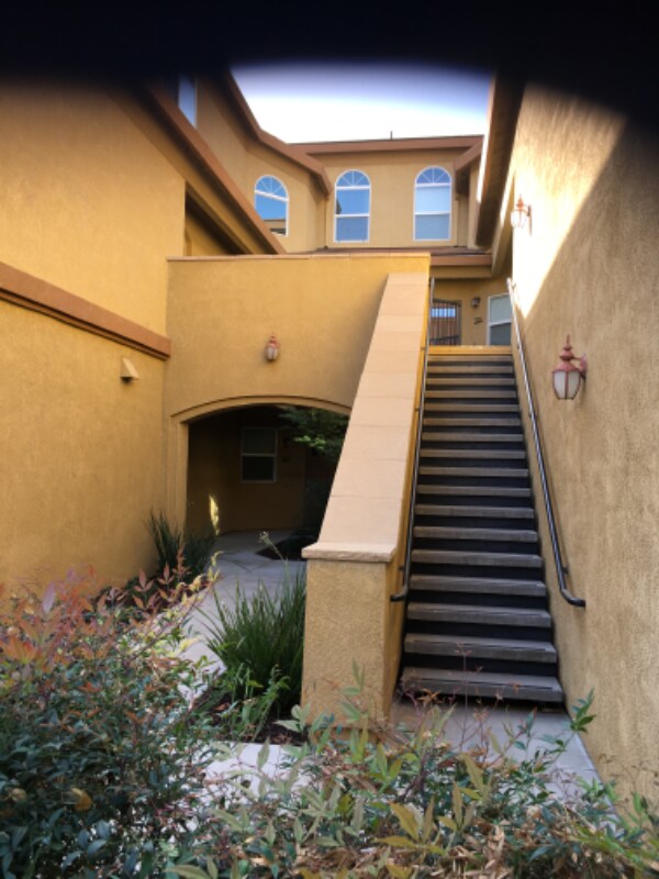 Building Photo - 2230 Valley View Pkwy