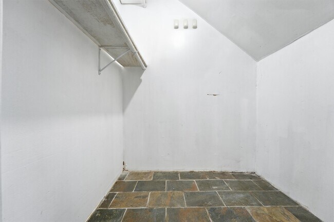 Building Photo - 5313 Palmetto St