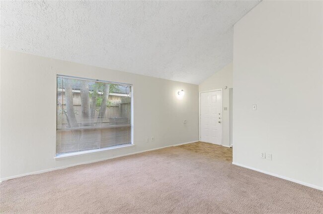 Building Photo - 5212 Beaverbrook Dr