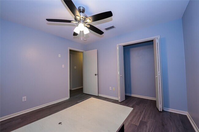 Building Photo - 2306 Wallingford Dr