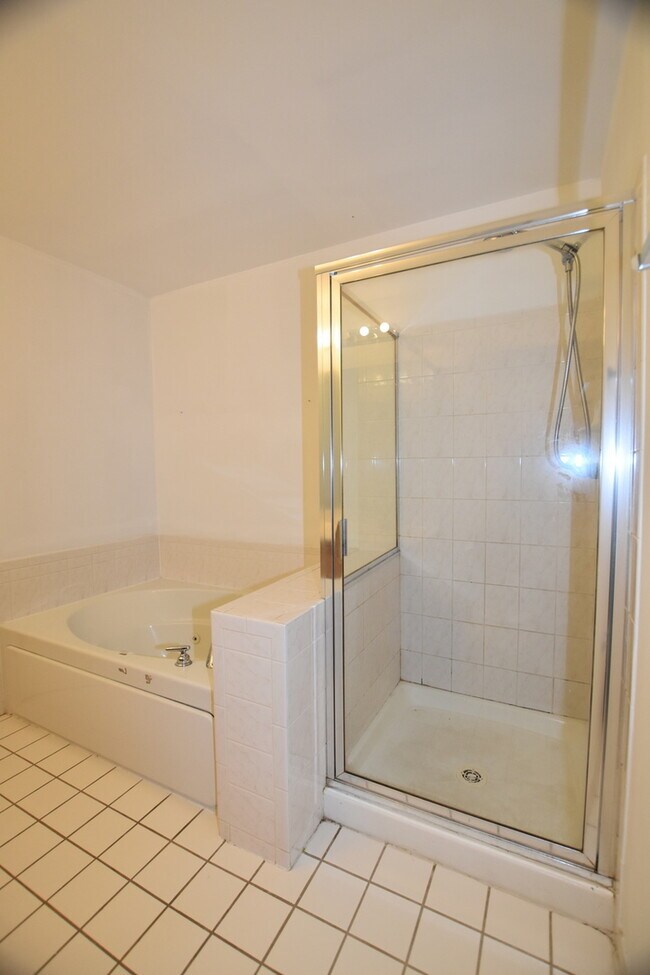 Building Photo - 2963 Saganashkee Ln