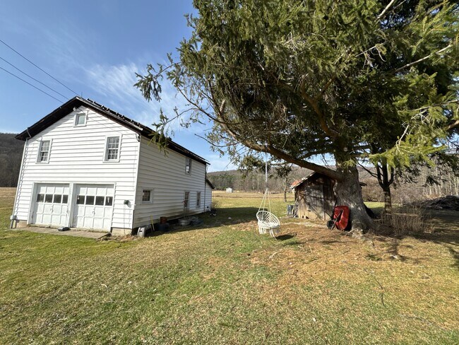 Building Photo - 1844 Coddington Rd
