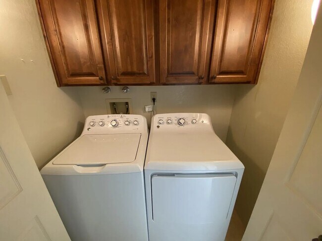 Building Photo - Spacious 2bd/2bath + Den home in Catalina ...