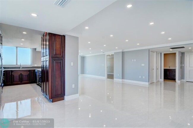 Building Photo - 1360 S Ocean Blvd
