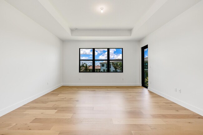 Building Photo - 9451 Riverside Pk Dr