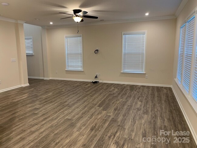 Building Photo - 23042 Clarabelle Dr