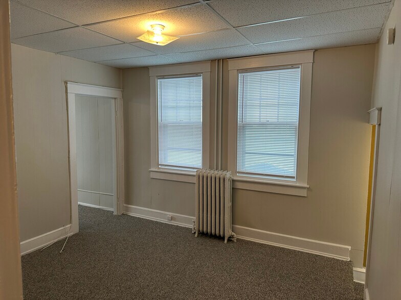 Building Photo - 637 5th Ave