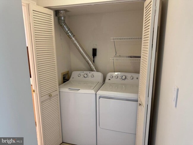 Building Photo - 5866 Orchard Hill Ct