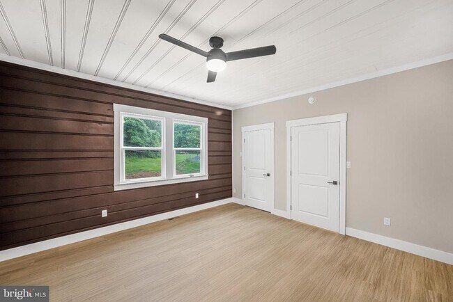 Building Photo - 71 Dreamland Park Dr