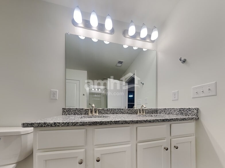 Building Photo - 475 Summit View Ct