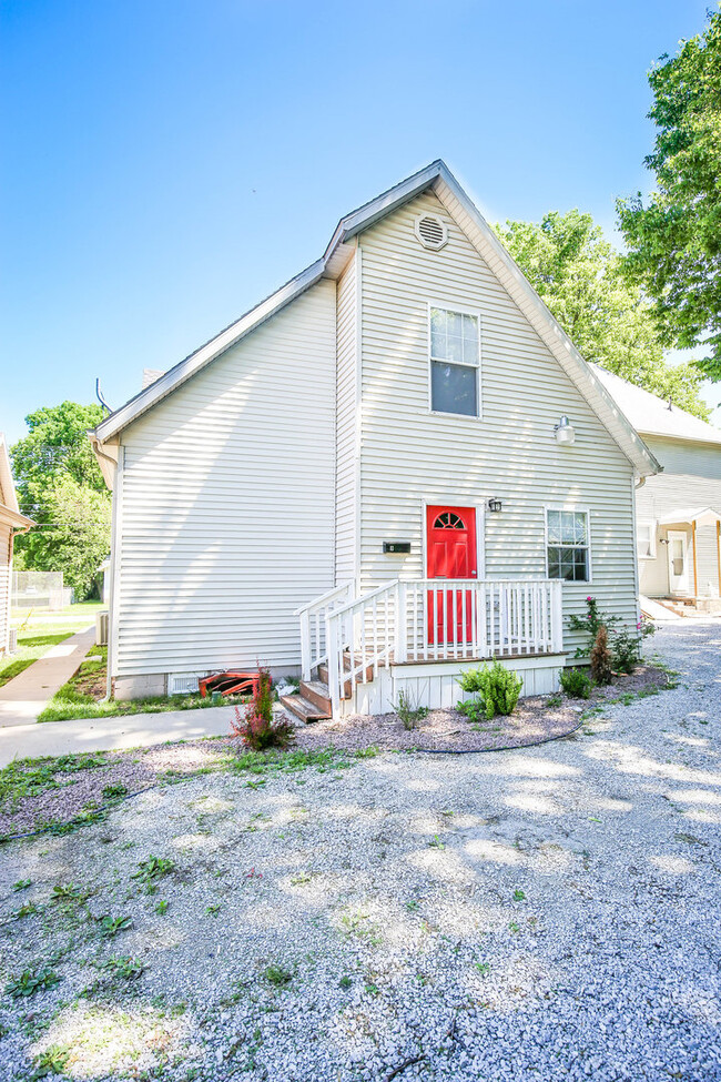 Building Photo - 608 W Mt Vernon St