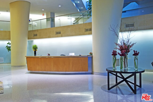 Building Photo - 13600 Marina Pointe Dr