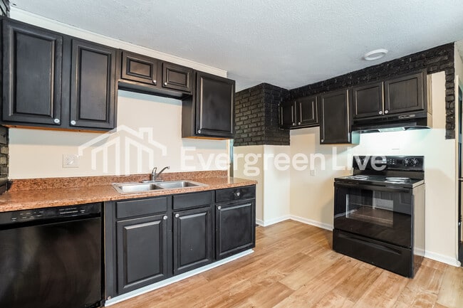 Building Photo - 1824 Nason Ave