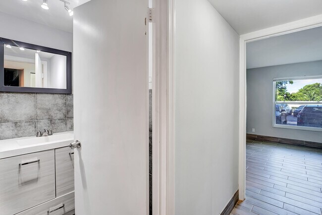 Building Photo - 480 NW 20th St