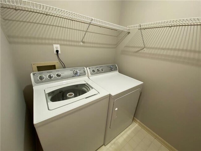 Building Photo - 2455 Millerbrook Dr