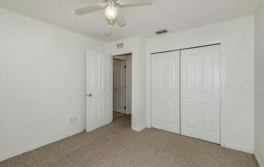 Building Photo - 2131 N Pine Cone Ave